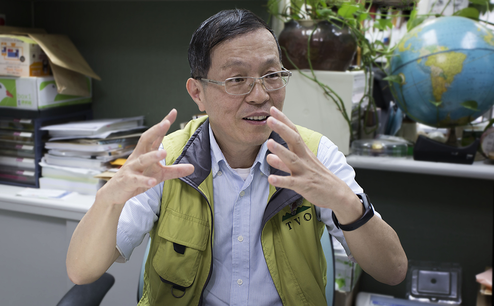 「地震波對我來說，勝過所有一切。」林正洪眼睛發亮地說：「地底就像一間黑漆漆的房間，每個地震波像是房內突然一次閃光，讓屋頂上的我們有一次機會窺探房內的秘密。」圖│研之有物