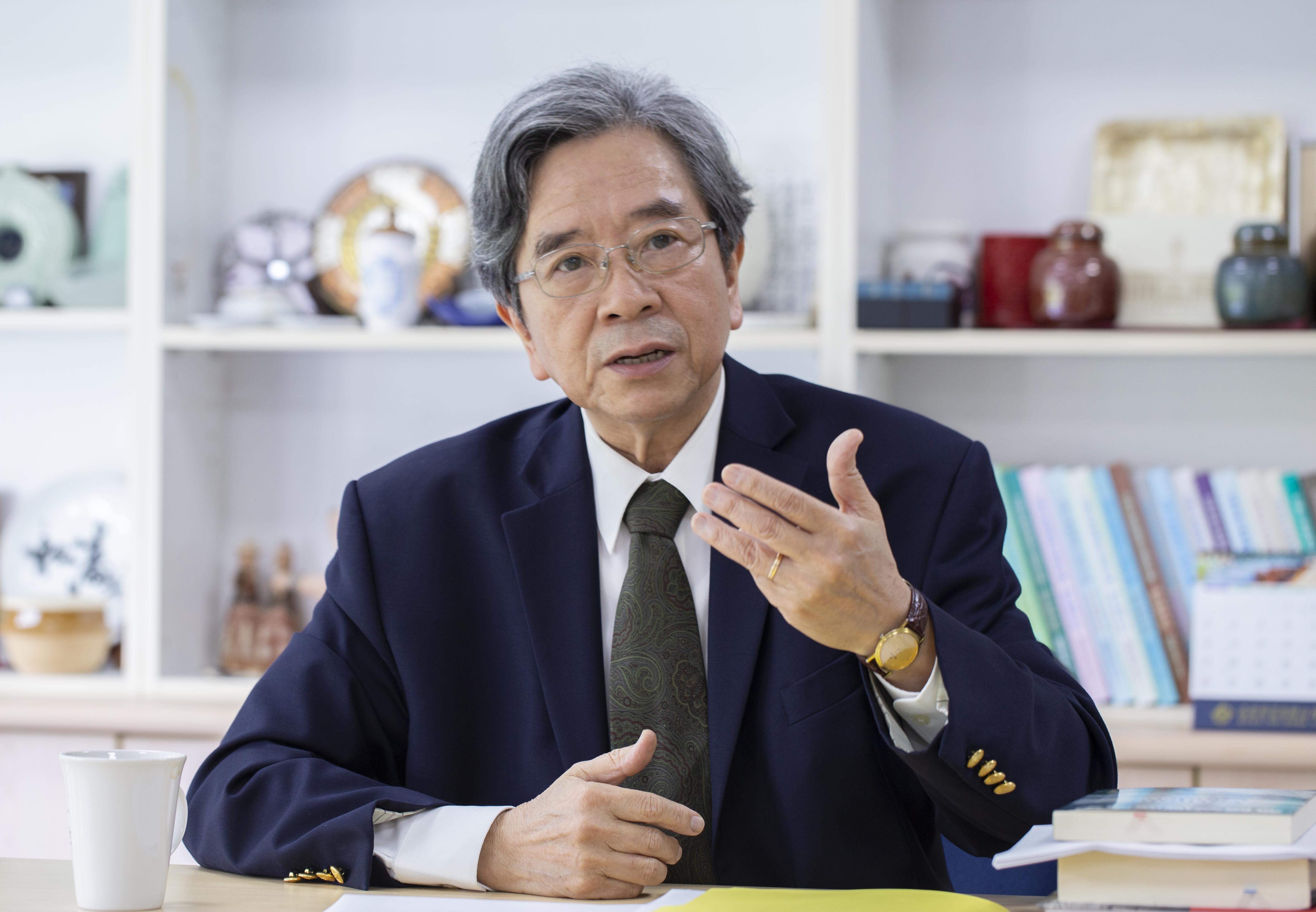 蕭新煌堅定的說：「不少民眾已經 Ready，準備迎接低碳社會的來臨！」政府不要再找藉口，應該傾聽民意、拿出魄力，推行符合民情的低碳政策。圖│研之有物