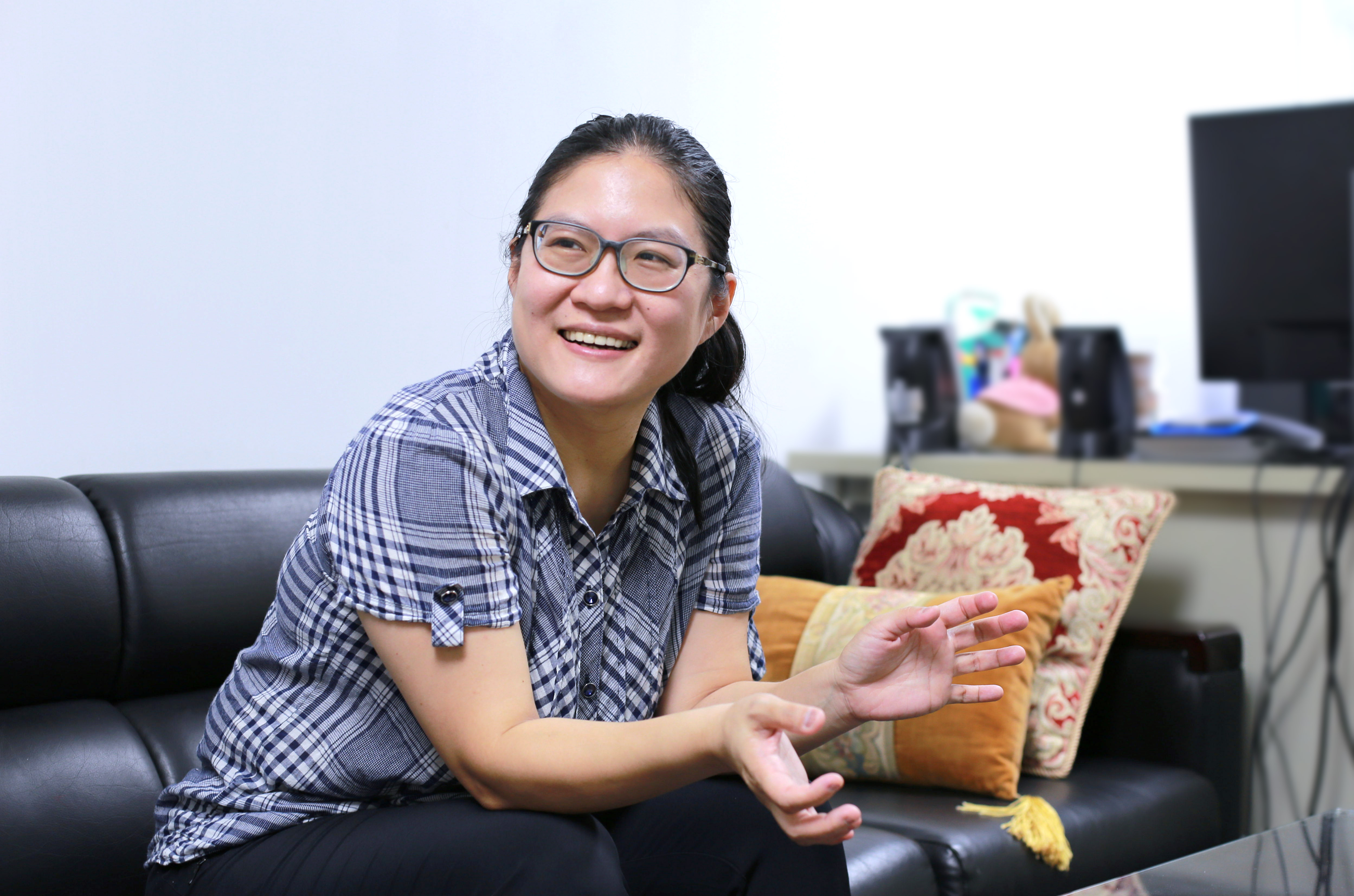 中研院資訊科學研究所的古倫維副研究員,主要研究領域是人工智慧( AI )的自然語言處理,現正開發如何讓 AI 不只會說故事,還會看圖說故事。圖│研之有物