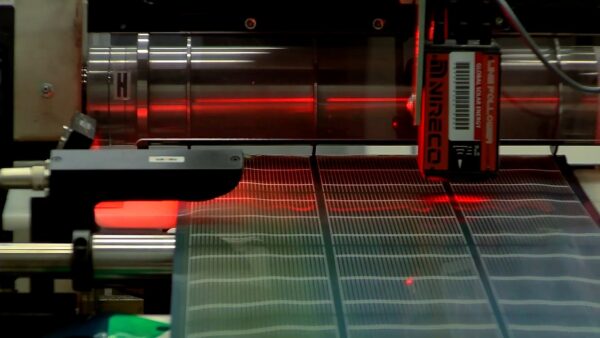 「鈣鈦礦太陽能電池」是近年最熱門的研究領域,不僅成本低廉、光電轉換效率也可達到 25%。資料來源│Wikimedia Commons